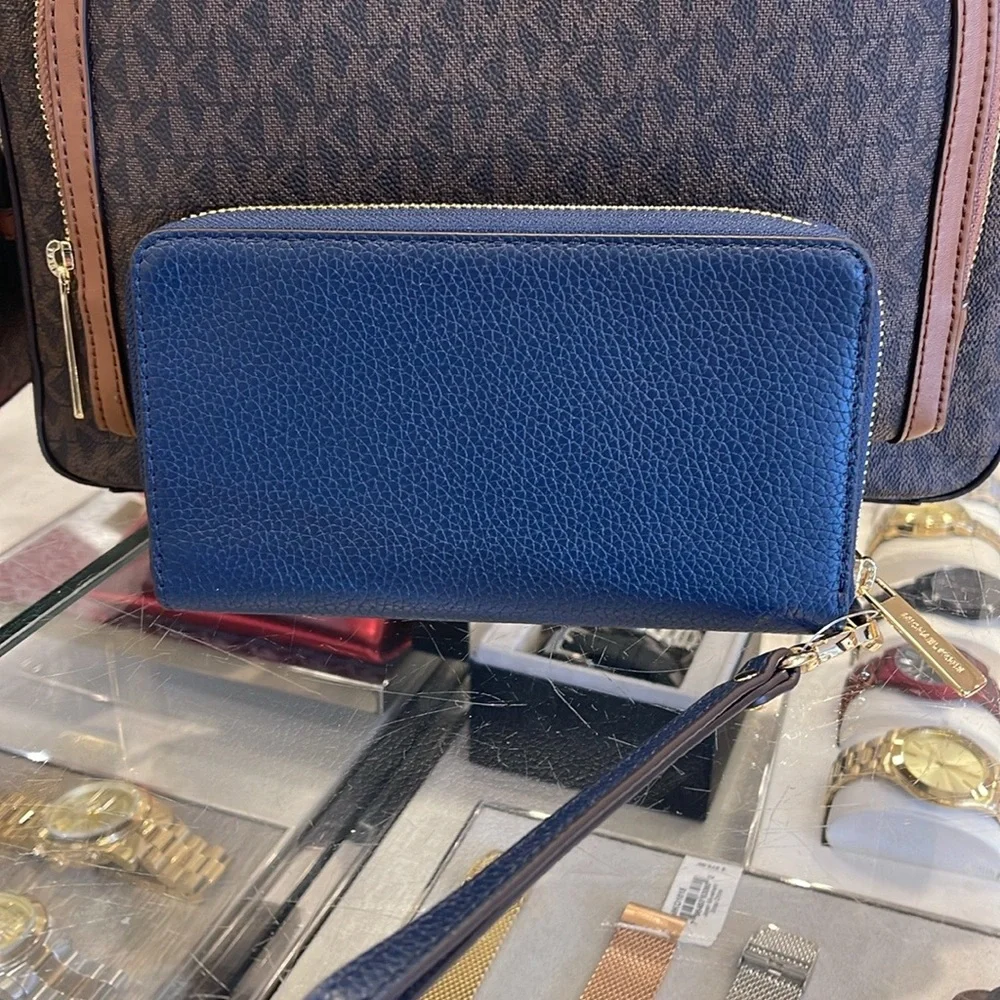 Michael Kors Jet Set Travel Lg Flat Multifunctional Phone Case-Wristlet-Wallet